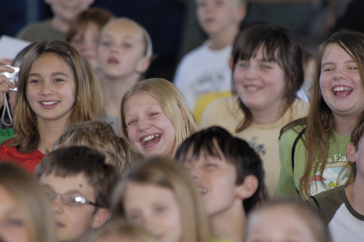 A room full of children laughing during a Mark Wade show